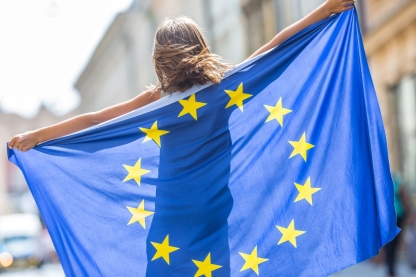 Meisje met Europese vlag